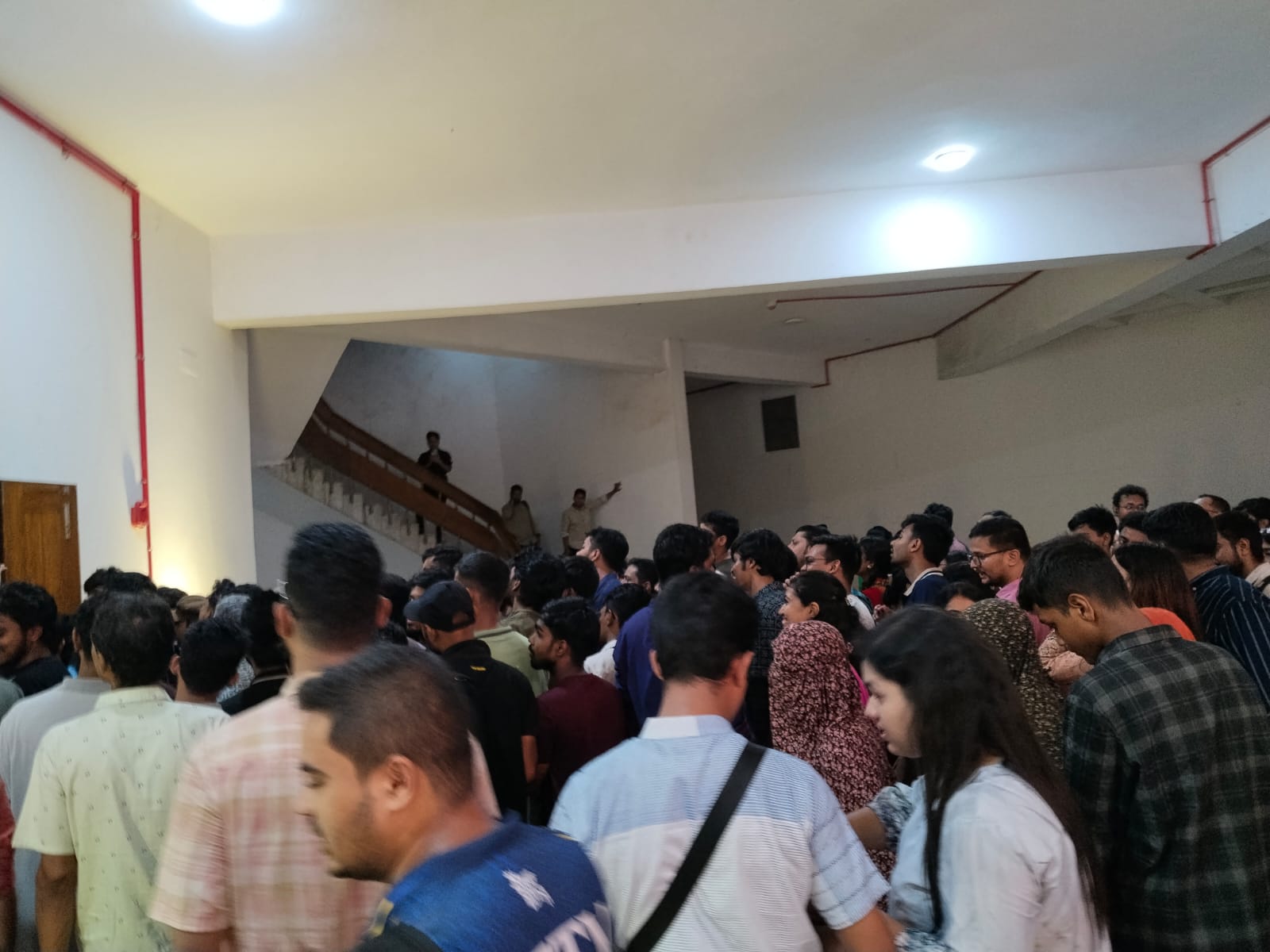 ‘রইদের’ চাপ নিতে পারেনি শিল্পকলা একাডেমি