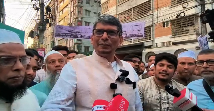 জামায়াত আমির নিয়ে নোংরা কথা বলা ব্যক্তির যে জামিন দিয়েছে তার চাকরি থাকা উচিত না:শাহরিয়ার কবির