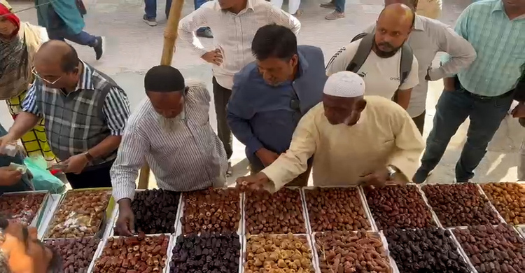 রোজার আগেই বাজারে খেজুরসহ নিত্যপণ্যের দামের ঊর্ধ্বগতি