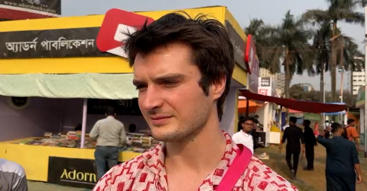 বইমেলায় এসে মুগ্ধ বেলজিয়ামের নাগরিক!