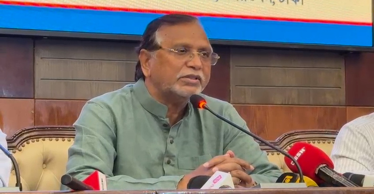 কমিশনারদের ফুল দিয়ে শুভেচ্ছা জানালেন আবদুস সালাম