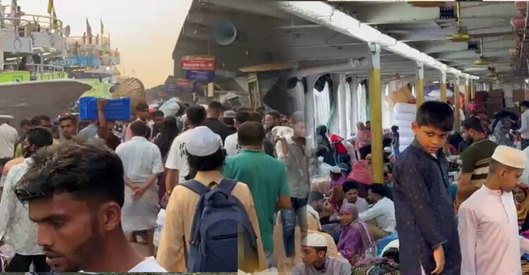 ঈদযাত্রায় সদরঘাটে ভিড়, নির্ধারিত সময়েই ছাড়ছে লঞ্চ