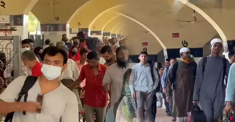 ছুটি শেষ, ঈদের সুখ স্মৃতি নিয়ে ঢাকায় ফিরছে কর্মব্যস্ত মানুষ