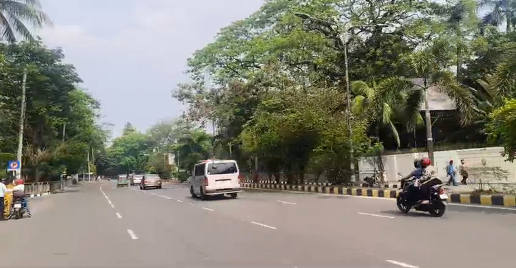 ঈদের চতুর্থ দিনেও অনেকটাই ফাঁকা রাজধানী ঢাকা