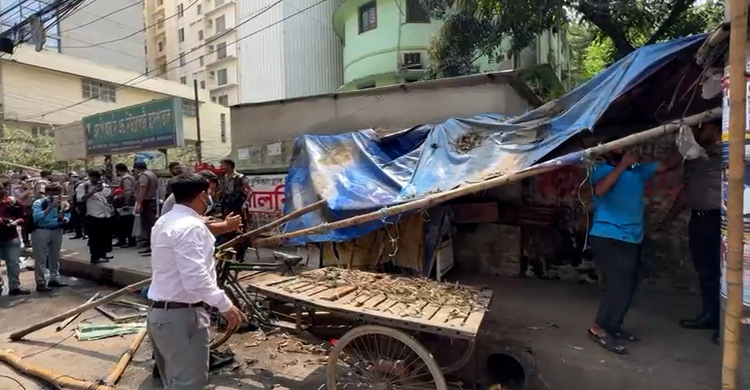 মগবাজারে অবৈধ ফুটপাত দখলকারীদের কঠোর সতর্কবার্তা ডিএমপির