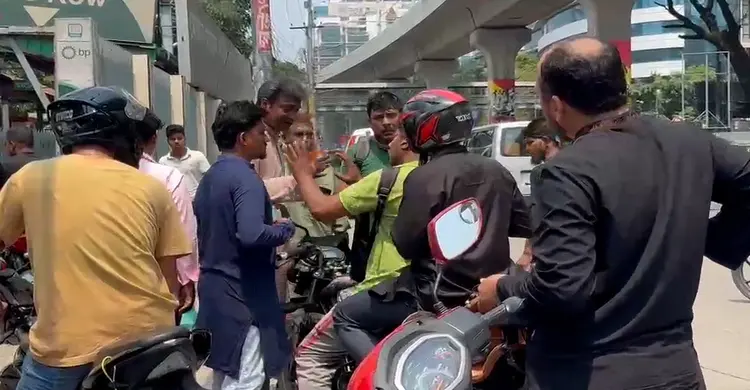 তেলের লাইনে দাঁড়ানো নিয়ে চালকদের মধ্যে বাকবিতণ্ডা