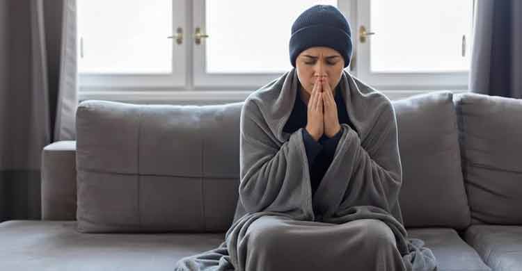 শীতে নারীদের হাত-পা কেন পুরুষের তুলনায় বেশি ঠান্ডা হয়?