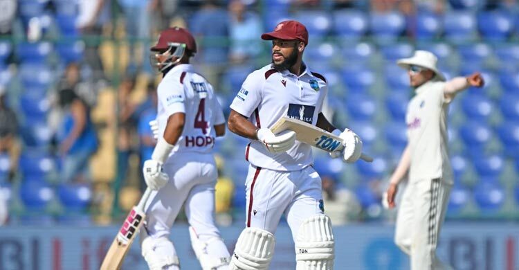 ফলোঅনে পড়েও ঘুরে দাঁড়ানোর চেষ্টা ক্যারিবীয়দের