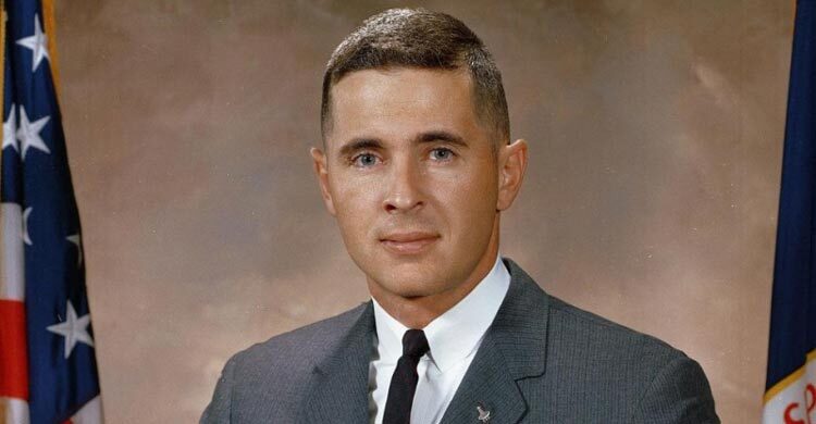 Apollo 8 astronaut dies in small plane crash at age 90