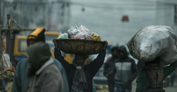 শীতে কাঁপছে গোটা দেশ 