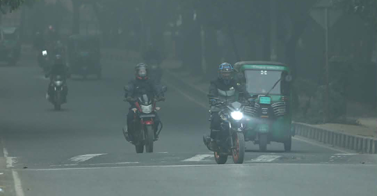 শীতে কাঁপছে গোটা দেশ 