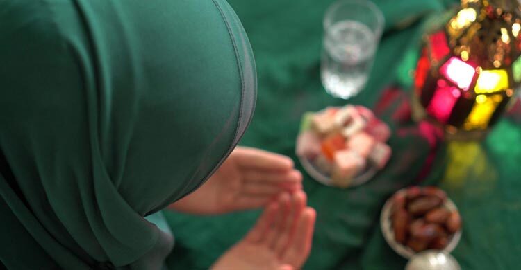 রমজানে ওষুধ খেয়ে পিরিয়ড বন্ধ রাখা; ইসলাম কী বলে?