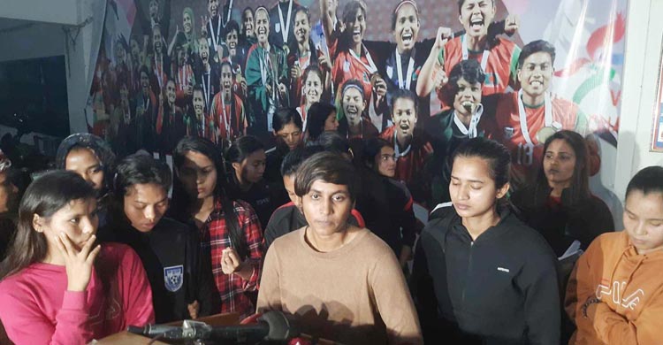 নারী ফুটবল: টেবিলে বিদ্রোহ, মাঠে ইতিহাস