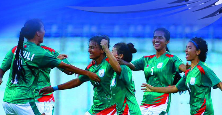 জাতীয় দলের মেয়েরা টুর্নামেন্ট খেলতে সাতক্ষীরায়, জানে না বাফুফে