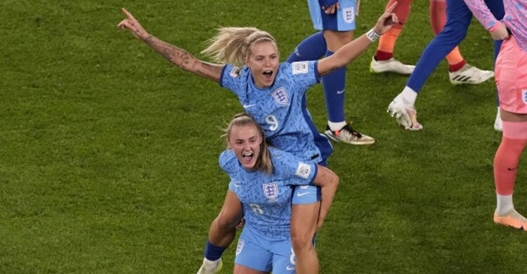 অস্ট্রেলিয়ার স্বপ্ন ভেঙে ফাইনালে ইংল্যান্ড