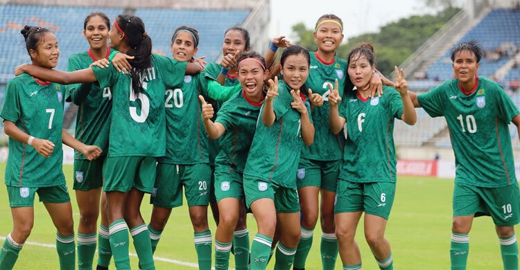 অবশেষে বাফুফে ঘোষিত দেড় কোটি টাকা পুরস্কার পাচ্ছে নারী ফুটবলাররা