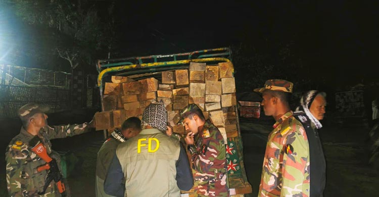 খাগড়াছড়িতে সেনাবাহিনীর অভিযানে ৬ লাখ টাকার অবৈধ কাঠ জব্দ