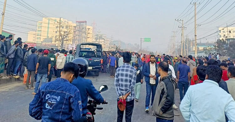 Workers block Gazipur road again demanding salary hike