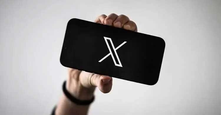 বিতর্কে এক্স, সরে যাচ্ছে প্রতিষ্ঠান