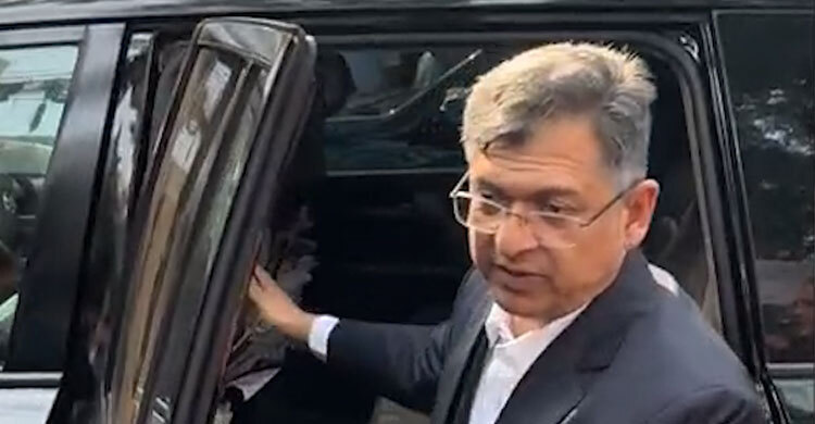 স্থায়ী কমিটির সদস্যদের জরুরি বৈঠকে আসলেন সালাহউদ্দিন আহমেদ