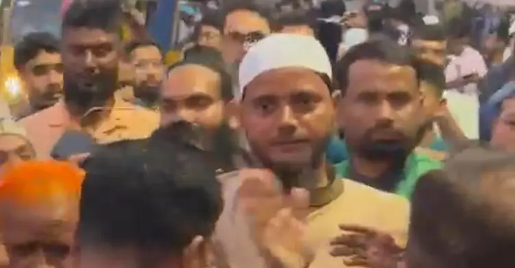 কড়া নিরাপত্তায় গাড়িতে তোলা হলো জামায়াত নেতা শফিকুল ইসলাম মাসুদকে