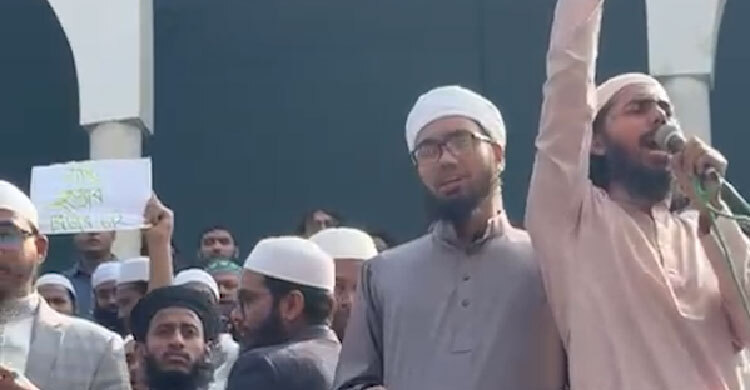 ওসমান হাদি হত্যার বিচারের দাবিতে উত্তাল বায়তুল মোকাররম