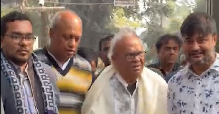 গুলশান বিচারপতি সাহাবুদ্দিন পার্কে প্রবেশ করছেন রুহুল কবির রিজভী