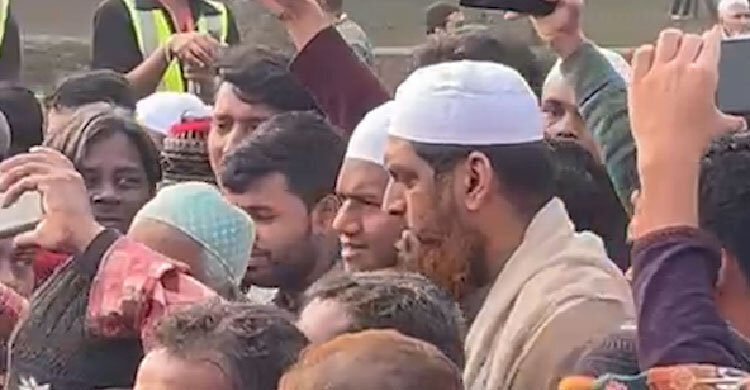 খালেদা জিয়ার কবর জিয়ারতে মামুনুল হক