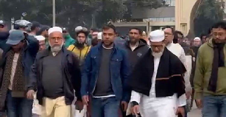 গুলশান আজাদ মসজিদে বিএনপির নেতাকর্মীদের ঢল