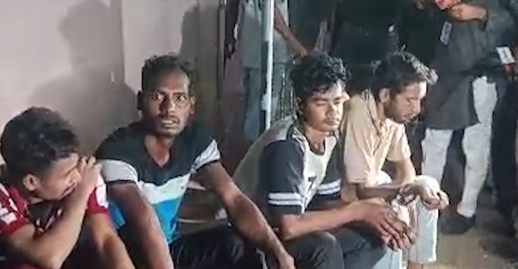 মোহাম্মদপুরে সোয়াট, ডগ স্কোয়াডের সাড়াশি অভিযানে আটক ৭