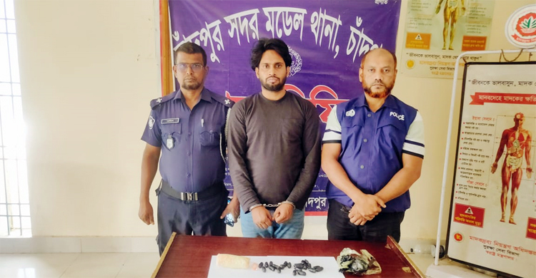 যুবকের প্যান্টের পকেটে মিললো ৩ হাজার ইয়াবা