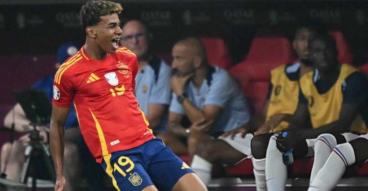 পেলের রেকর্ড ভাঙলেন ইয়ামাল