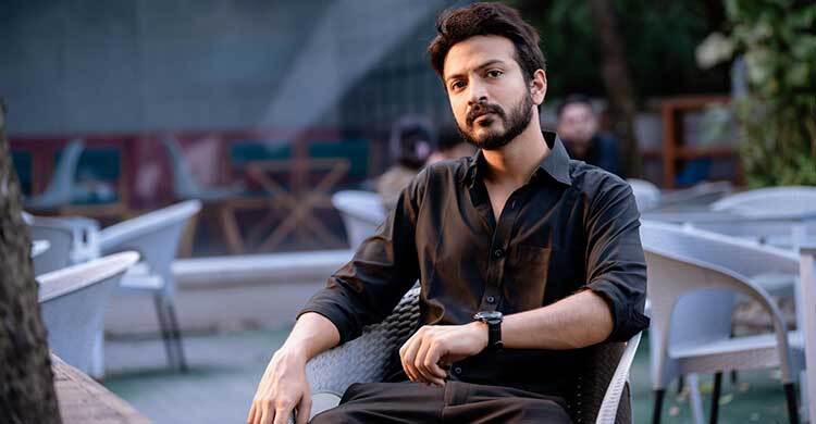 ‘ধর্ম দেখে নাটক দেখি না’, ইয়াশভক্তের প্রেমময় মন্তব্য