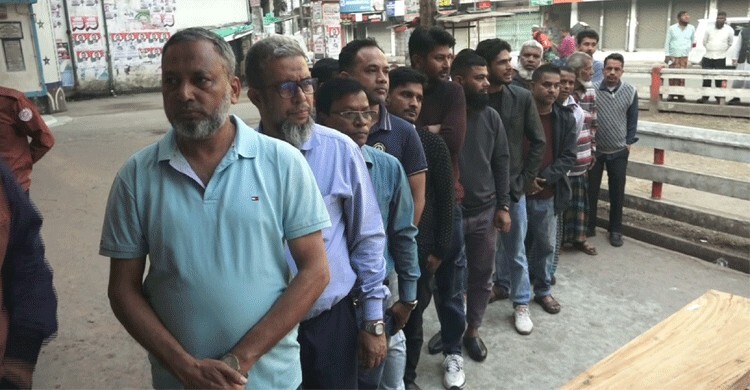 বরিশালে দুপুর ২টা পর্যন্ত ভোট পড়েছে ৪৬ দশমিক ৭ শতাংশ