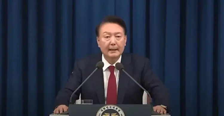 South Korea's ex-president faces fresh arrest warrant