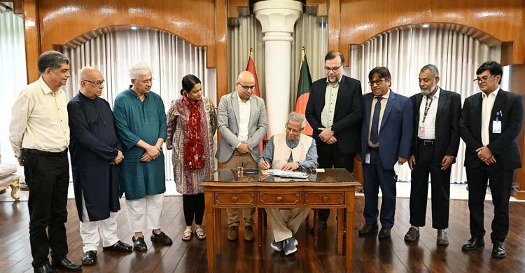 জুলাই গণঅভ্যুত্থান দিবস উপলক্ষে স্মারক ডাকটিকিট অবমুক্ত