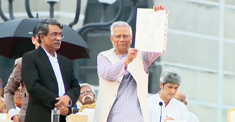 জুলাই সনদে স্বাক্ষর করলের প্রধান উপদেষ্টা ও রাজনীতিবিদরা