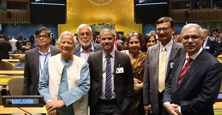 জাতিসংঘে প্রধান উপদেষ্টার সফরসঙ্গী আসলে কতজন?