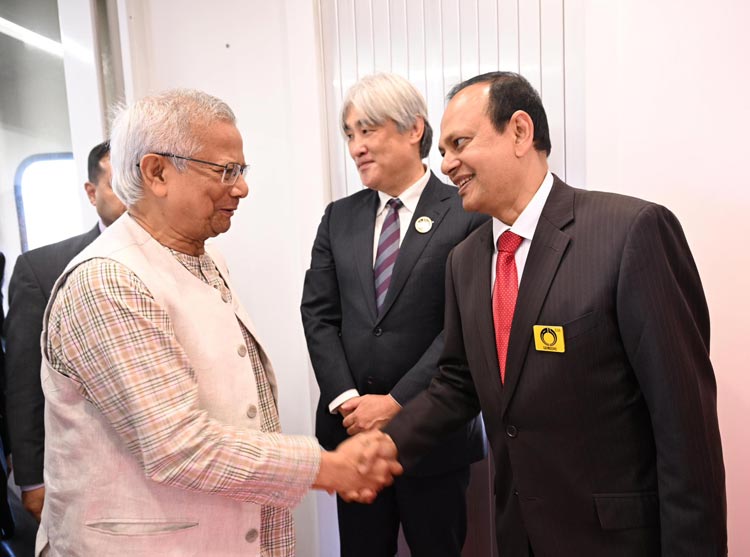 জাপান পৌঁছেছেন প্রধান উপদেষ্টা