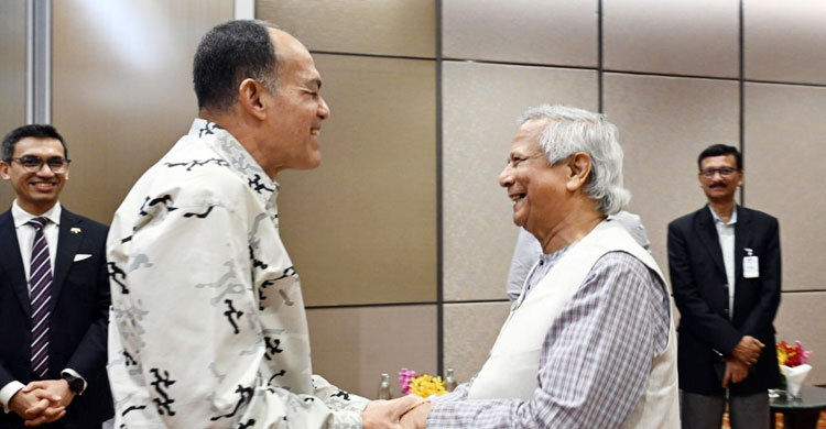 ড. ইউনূসের সঙ্গে মালয়েশিয়ার শীর্ষ ব্যবসায়ী বুকহারির সাক্ষাৎ