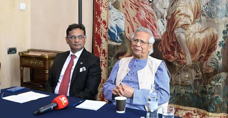 রোমে ড. ইউনূসের সঙ্গে বাংলাদেশি কমিউনিটি নেতাদের বৈঠক