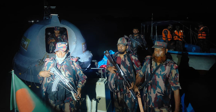 সাতক্ষীরা সীমান্তে পুশ-ইন ঠেকাতে পাহারায় বিজিবি-স্থানীয়রা