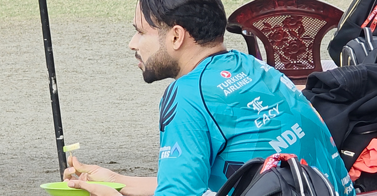 বাংলাদেশী খাবারে মুগ্ধ পাকিস্তানি ক্রিকেটাররা