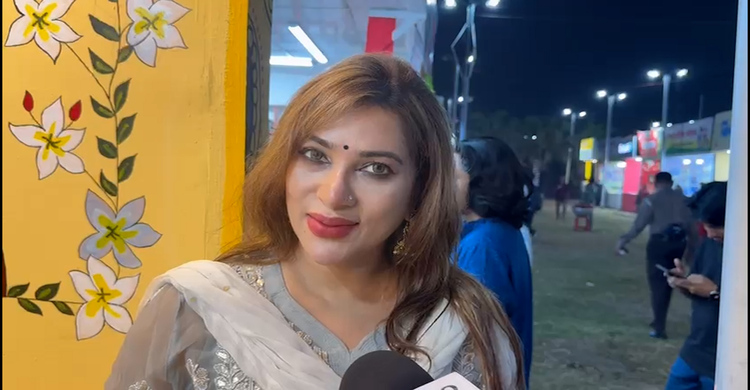 নতুন বই নিয়ে এলেন সাবরিনা