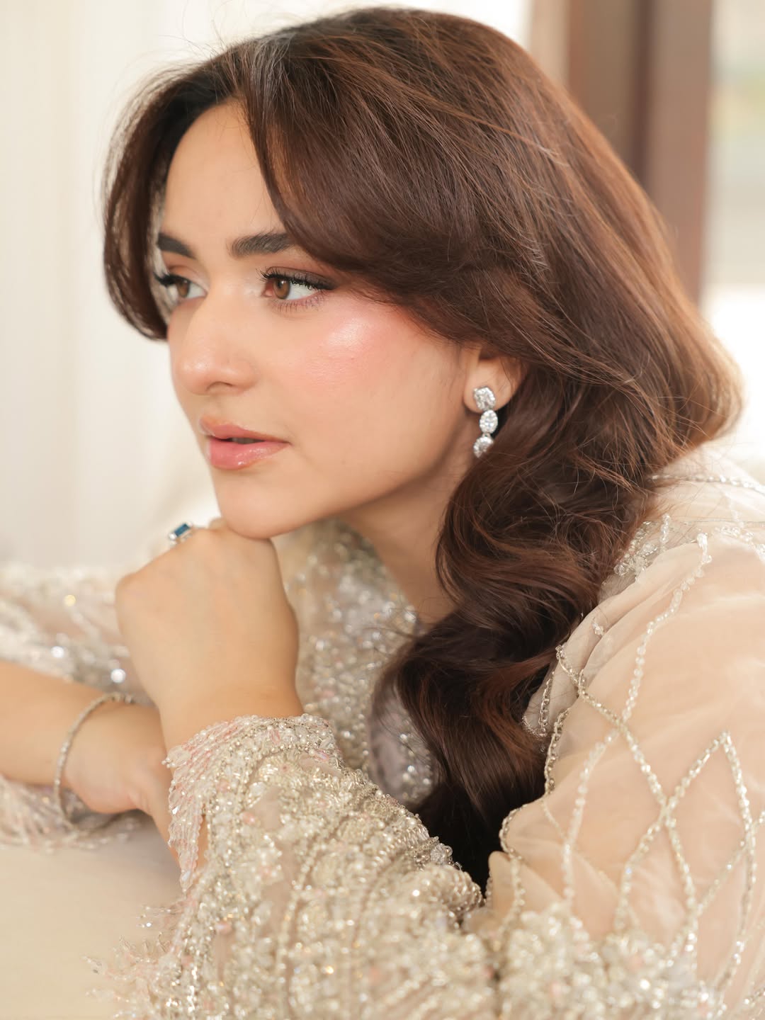 নরম আভিজাত্যে ইয়ুমনার রাজকীয় উপস্থিতি