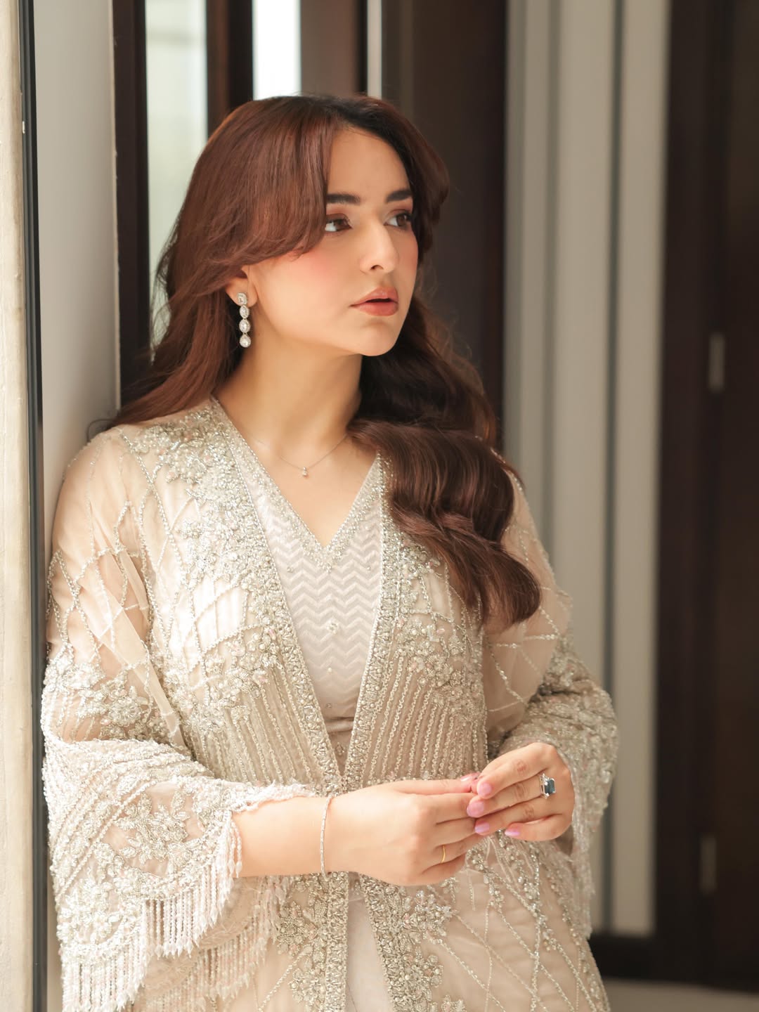 নরম আভিজাত্যে ইয়ুমনার রাজকীয় উপস্থিতি