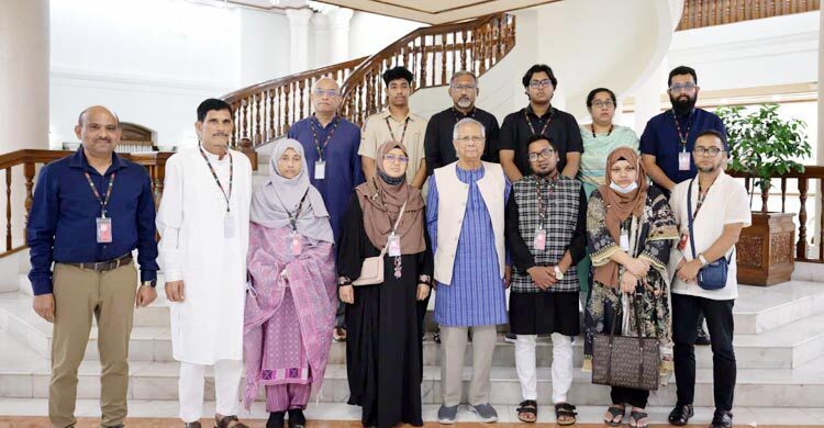 প্রধান উপদেষ্টাকে স্মৃতিকথা শোনালেন নিহত ৩ শিক্ষকের স্বজনরা