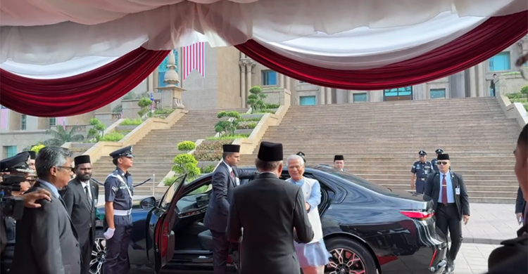 Anwar receives Yunus in Putrajaya for bilateral talks