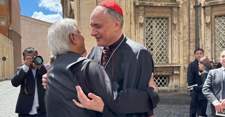 Yunus attends Pope’s funeral