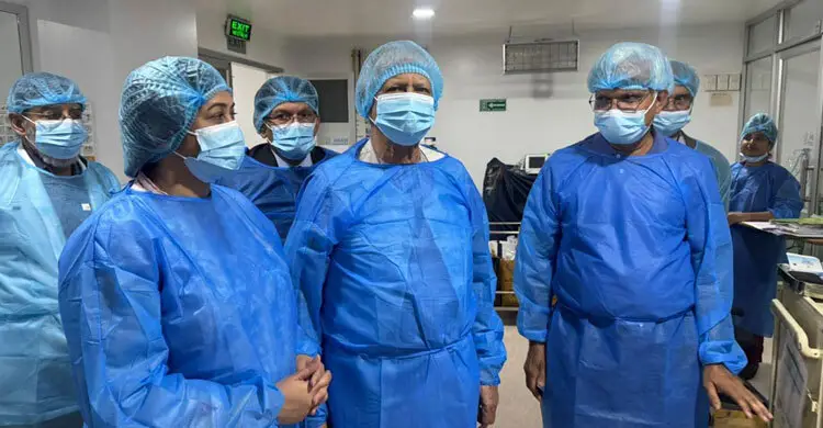 খালেদা জিয়াকে দেখতে এভারকেয়ারে প্রধান উপদেষ্টা